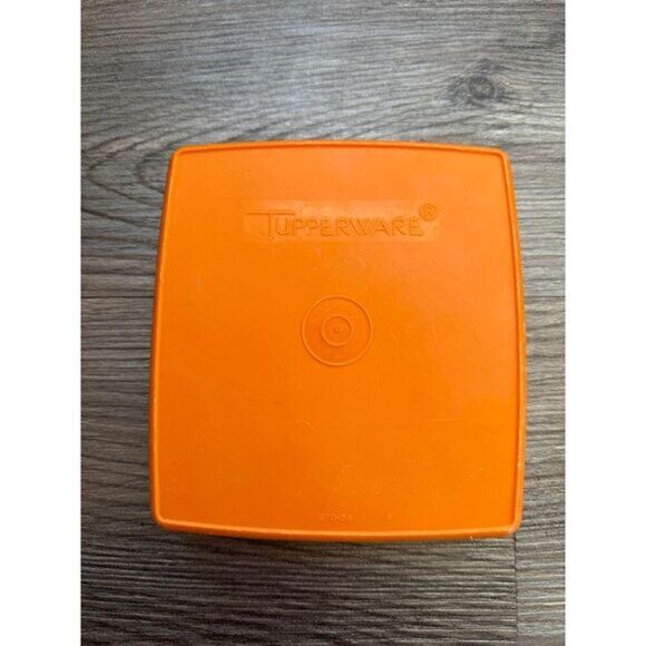 Vintage Tupperware Sandwich Keeper Orange - Picture 2 of 3